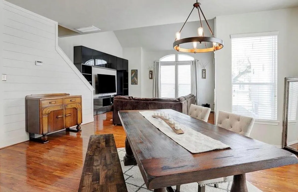 2 bed, 2042 sqft, $2,499 — Photo 1