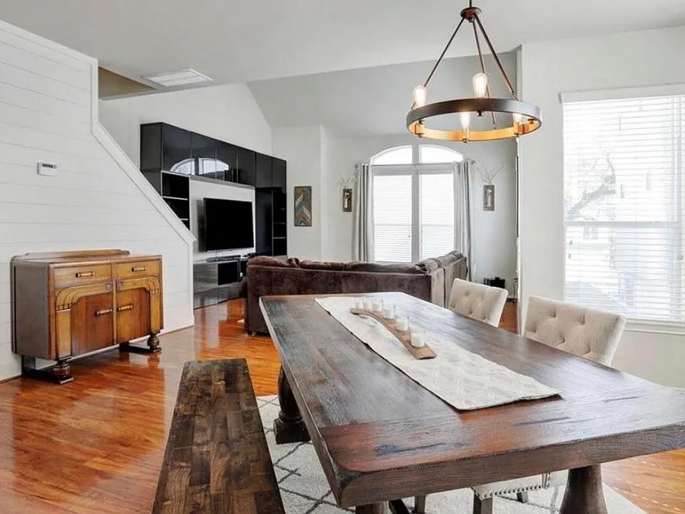 1608 Saint Charles St