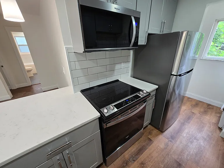 6305 Englewood Ave #4 — Photo 11