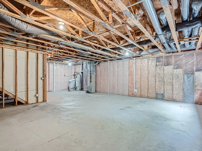 Huge 800 sq ft unfinished basement with lookout windows