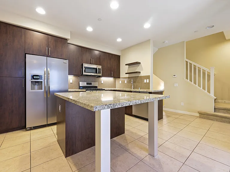 2141 Cosmo Way — Photo 5