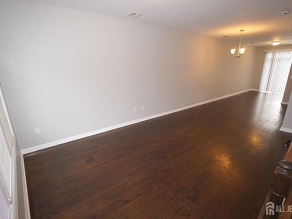 5th image of 1299 Saint Georges Ave