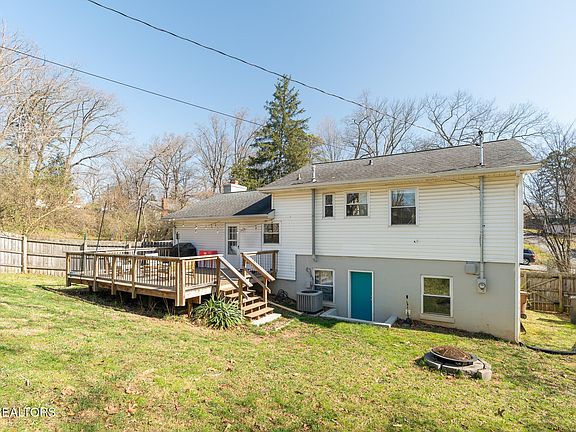 3rd image of 2449 Kantebury Dr