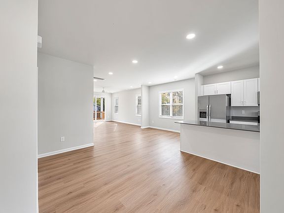 2nd image of 2211 Garden Pl