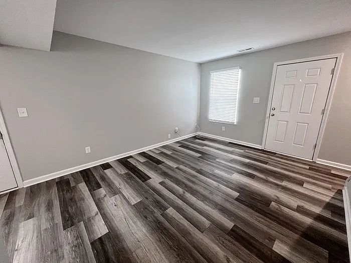 3 bed, 1.0 bath, $1,500 — Photo 4