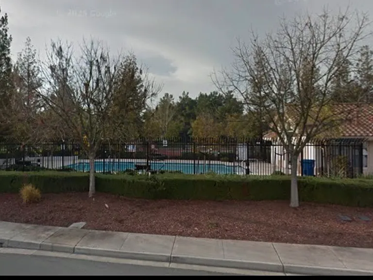 2005 Spruce Way — Photo 31