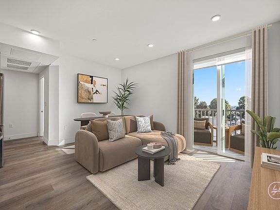 5th image of 7050 Hawthorn Ave #Penthouse 12