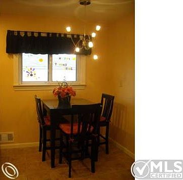 2987 Kitchen 4.jpg