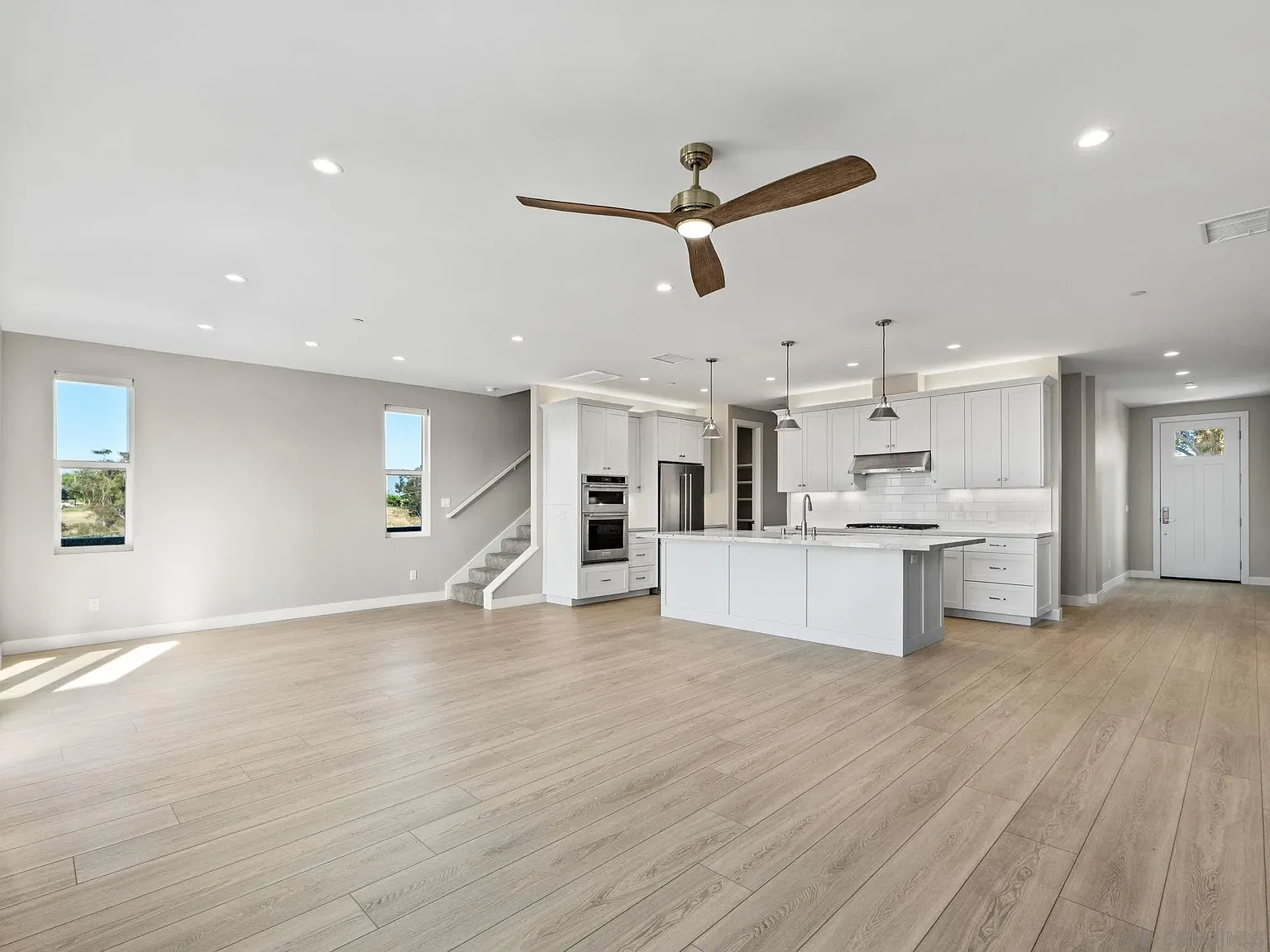 4 bed, 2.5 bath, 2227 sqft, $6,500 — Photo 3