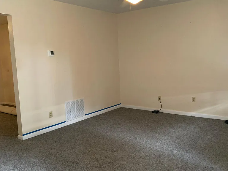 220 S Elsasser St — Photo 6