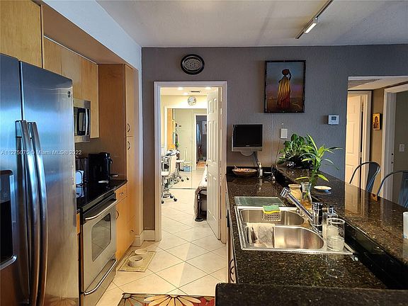 4th image of 10350 W Bay Harbor Dr APT 2U
