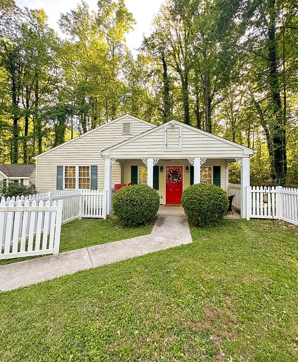 1803 Timberlake Dr