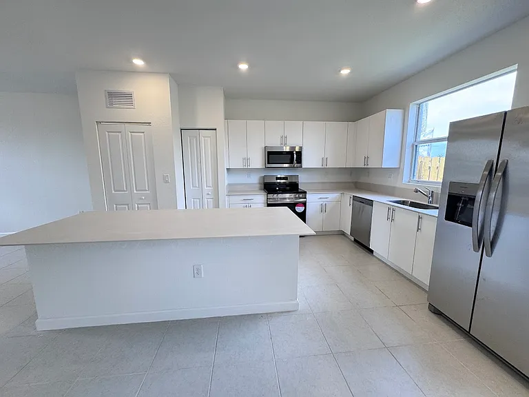 1182 SE Palm Ter #1182 — Photo 5