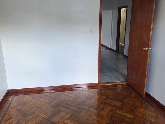 3rd image of 48 Louisa St #2