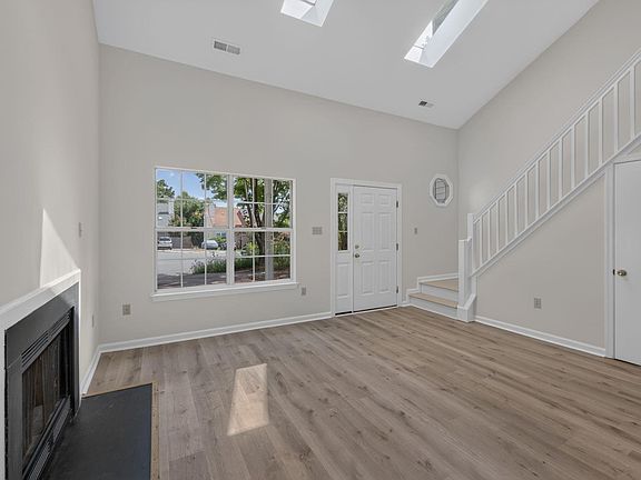 5th image of 435 Riverside Ave