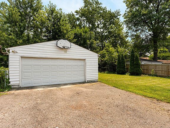 3rd image of 4020 Estates Pl