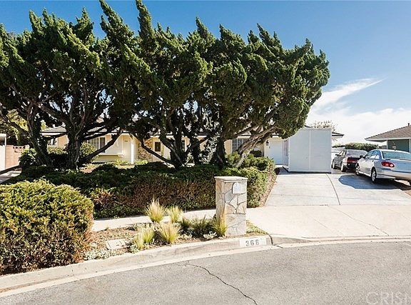 2nd image of 366 Somerset Cir