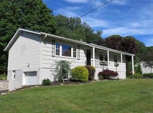 1 Gayle Ct, Airmont, NY 10901