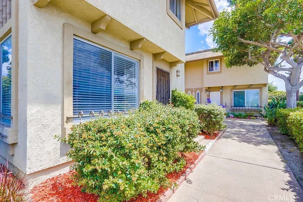 2 bed, 1.5 bath, 1094 sqft, $3,000 — Photo 2
