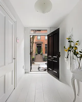 Sold by Compass | media 22