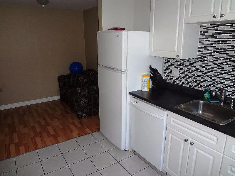 Devonshire Apartments — Photo 3