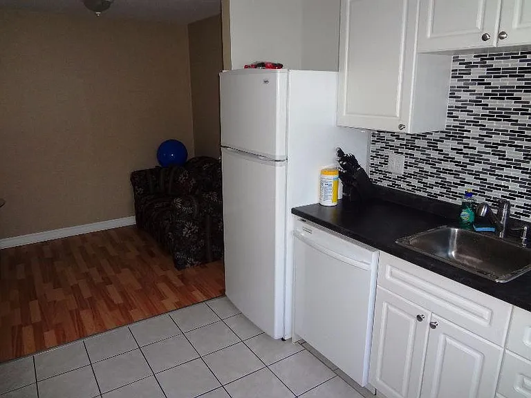 908 Devonshire Ave — Photo 3