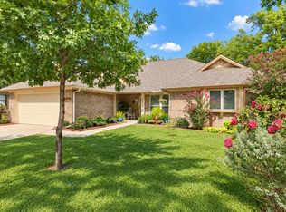 2033 Brightwood Dr, Bedford, TX 76021