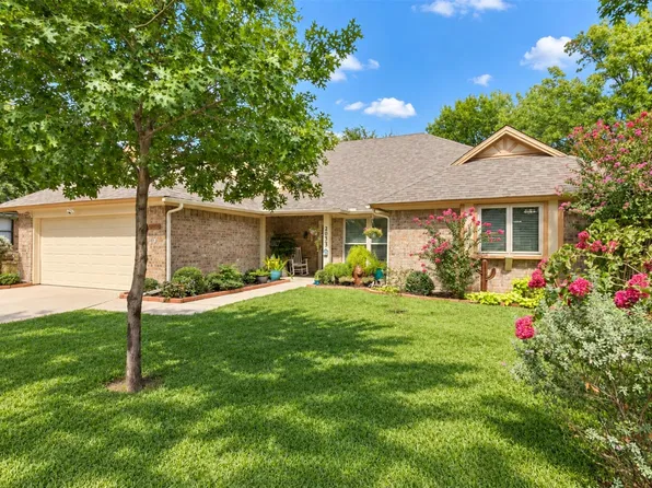 2033 Brightwood Dr, Bedford, TX 76021