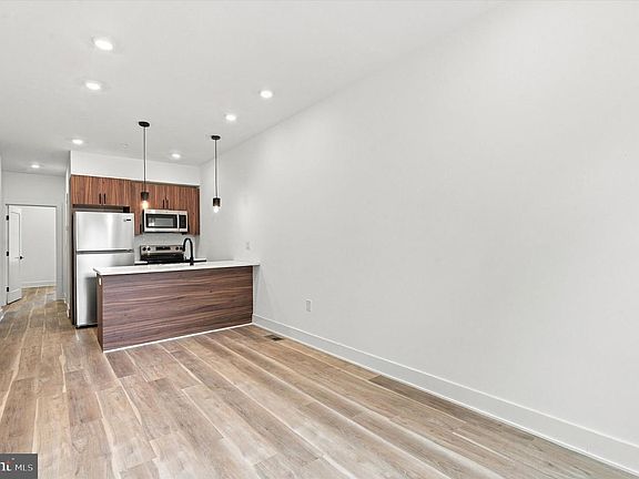 4th image of 947 N 47th St #1