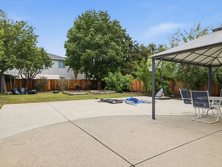 722 Summer Ln — Photo 43