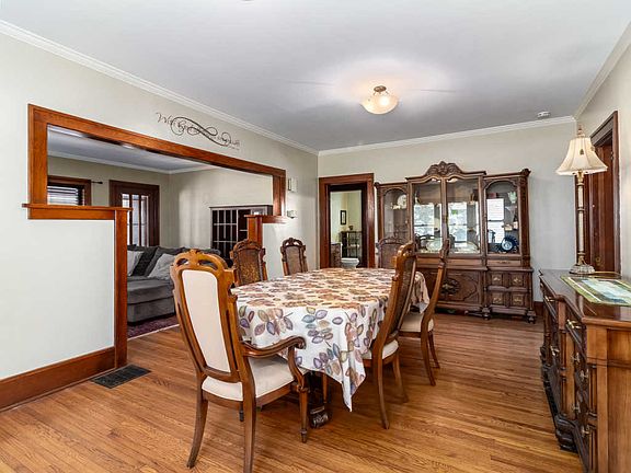 4th image of 828 Clay St