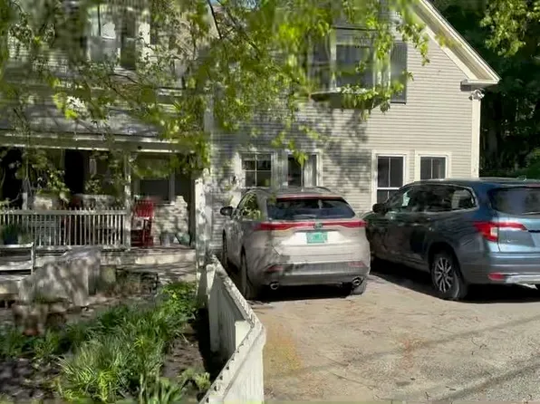 43 Pleasant St, Woodstock, VT 05091
