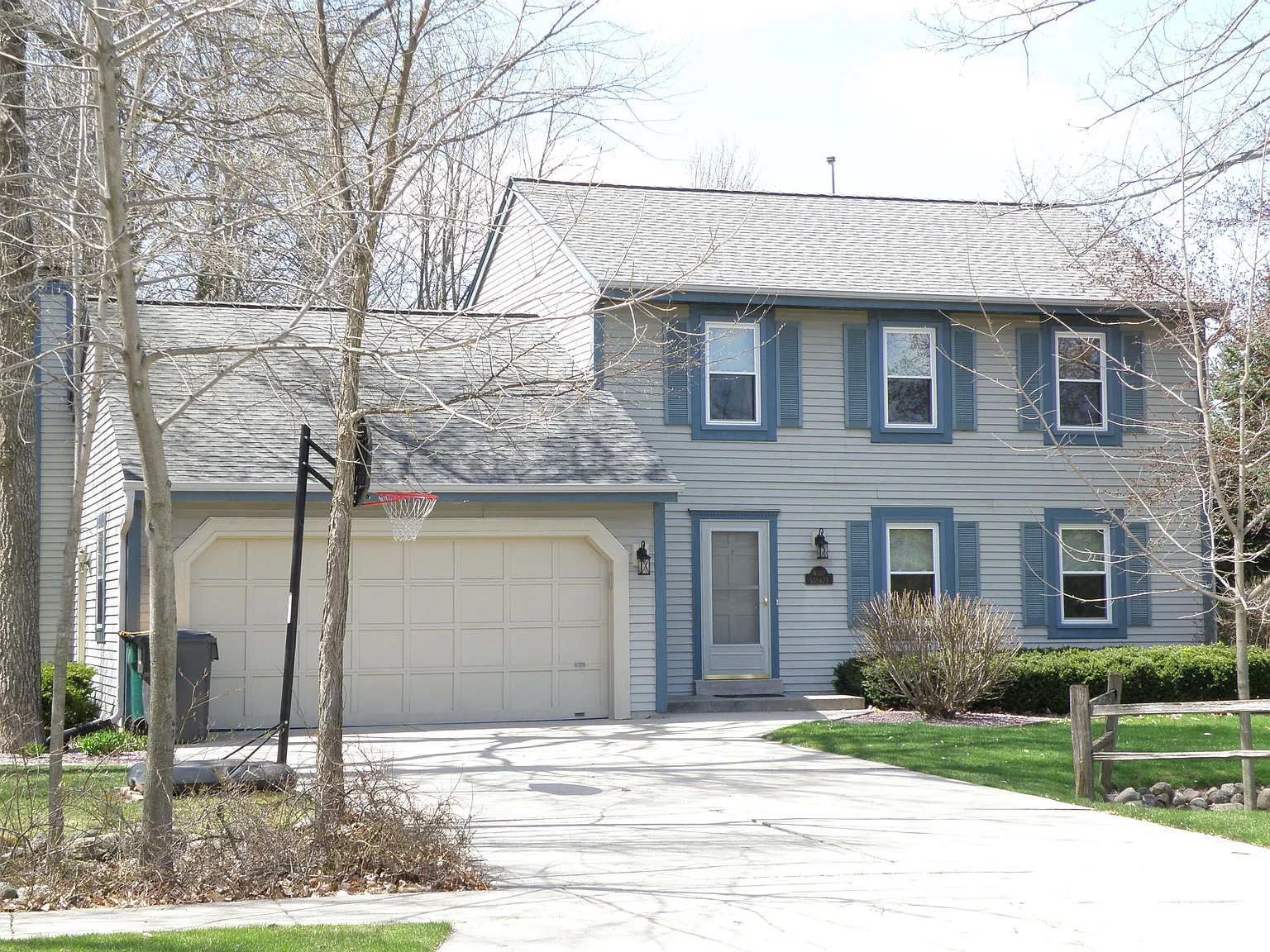 W197N16477 Hawthorn Cir photo 1