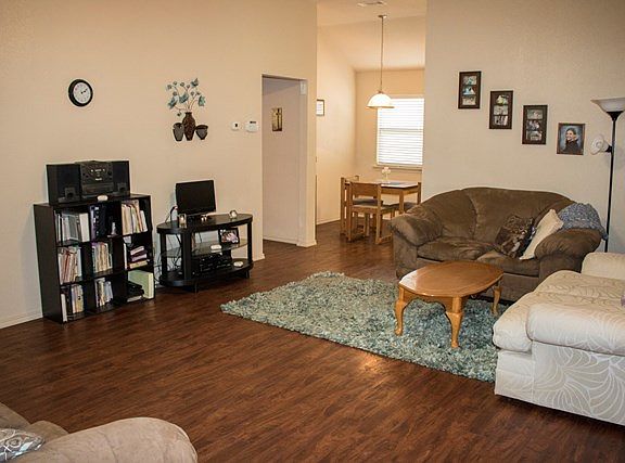3rd image of 3209 Oriental Ave