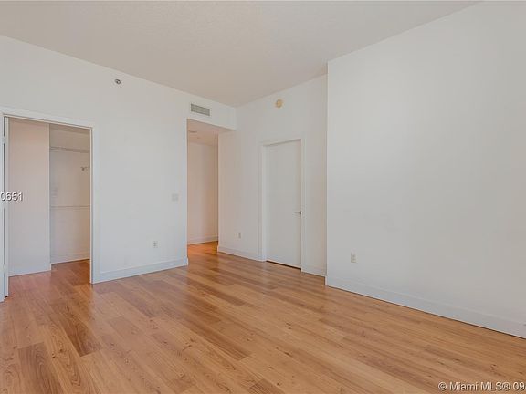 3rd image of 1060 Brickell Ave APT 4309E