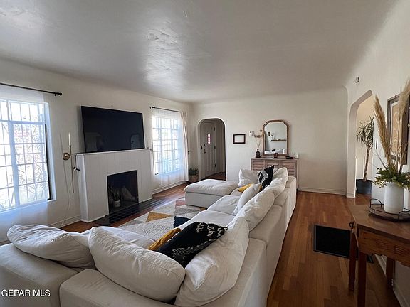 3rd image of 724 Kern Dr