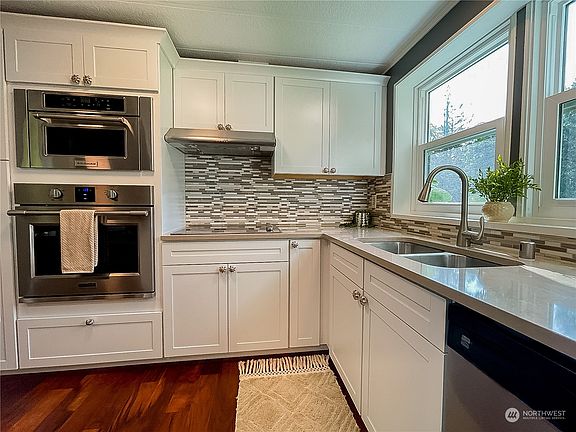 4th image of 21270 Howard Avenue NE