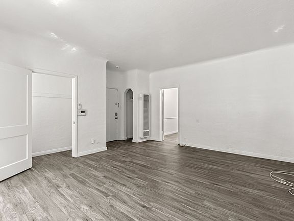 4th image of 414 N Maple Dr Unit 102