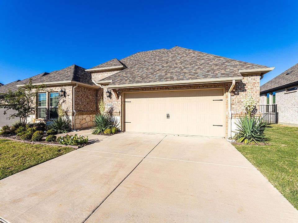1st image of 815 Bella Dr