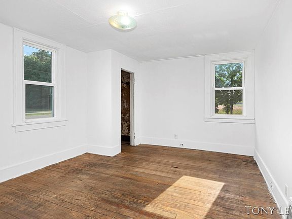 3rd image of 15868 Ferris St