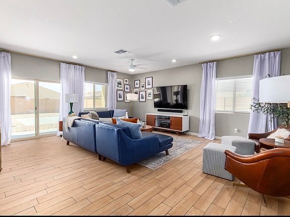 5th image of 155 W Jamaica Pl