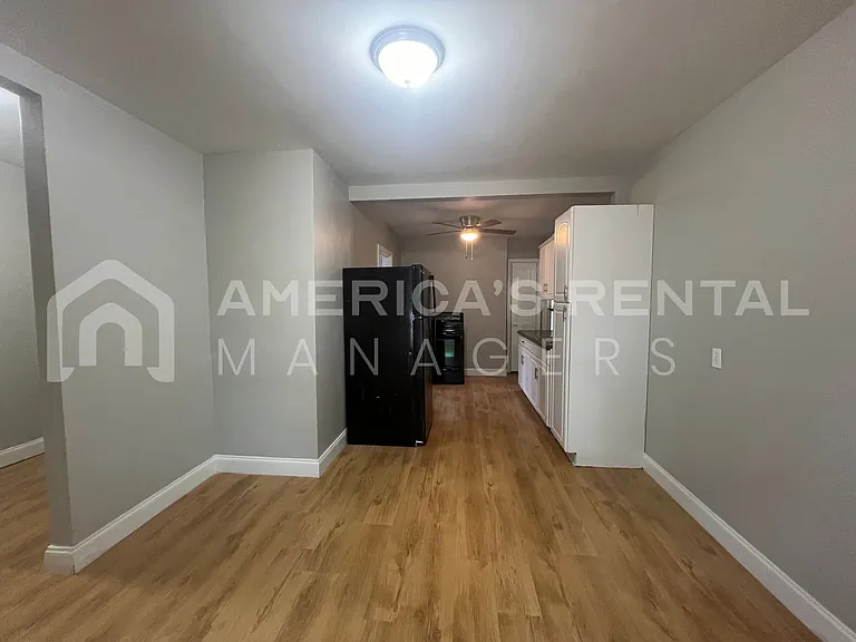 1318 Woodward Rd — Photo 9