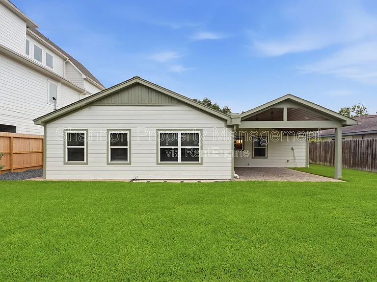 2207 Saxon Dr — Photo 33
