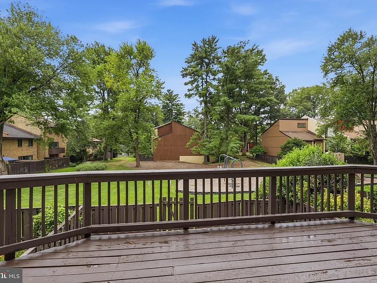11092 Saffold Way — Photo 32