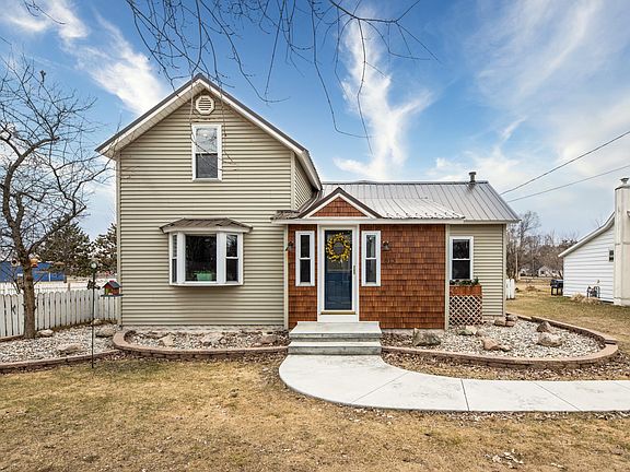 3rd image of 813 Bjornson St