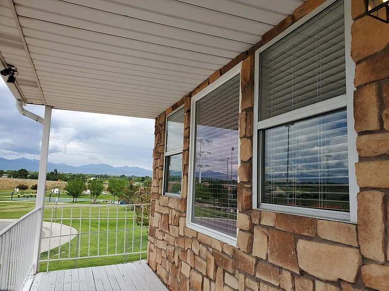 940 W Red Oaks Dr — Photo 8
