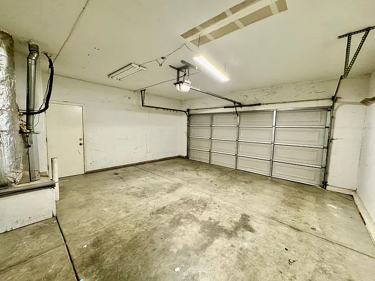 528 Burgundy St — Photo 11