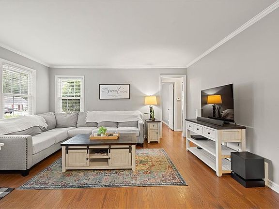 3rd image of 2300 W 79th St