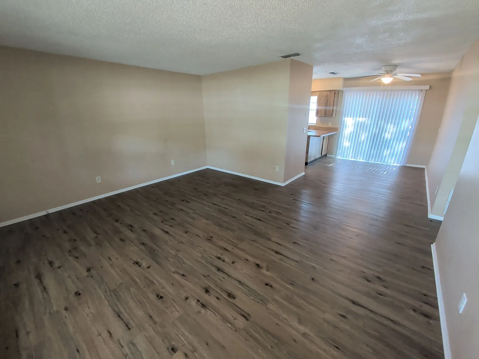 2 bed, 1.0 bath, 900 sqft, $1,200 — Photo 4