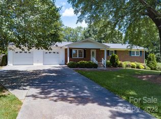 51 Robinson Rd, Taylorsville, NC 28681